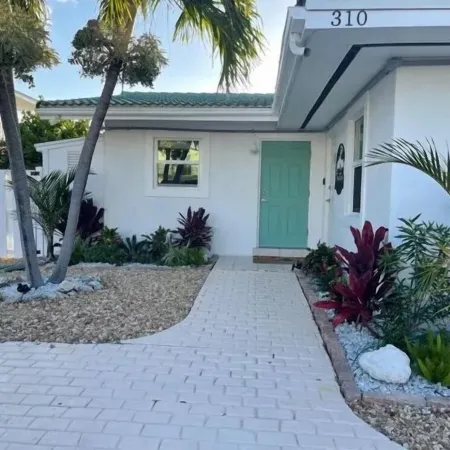 Best! 2Br/2BA /w Private Pool. 37.5" Dockage/Voted Best Backyard in Kcb 11th ST.