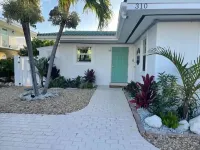 Best! 2Br/2BA /w Private Pool. 37.5" Dockage/Voted Best Backyard in Kcb 11th ST. - Hot Tub