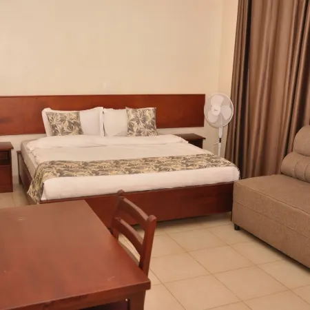Patrinah Hotel Отели в г. Мбале