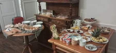 Chambres d'Hôtes Château de Damigny Отели в г. Сен-Мартен-Дез-Антре