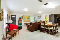 Doyline Cottage w/ Large Porch & Lake Access! - Wifi
