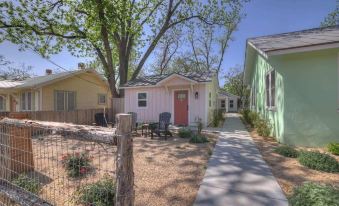 The Grove B Stylish Cottage - Walk to Main