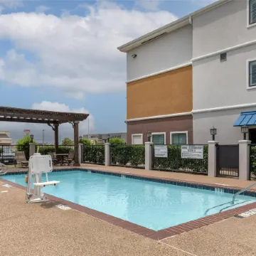 Best Western Plus Denton Inn  Suites