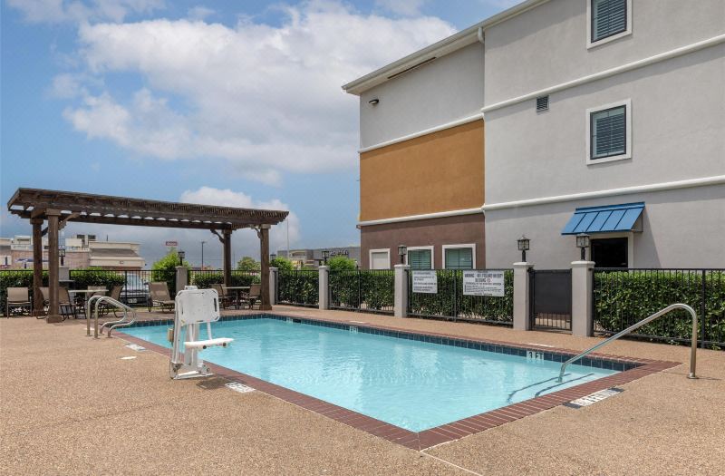 Best Western Plus Denton Inn Suites photo 2
