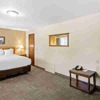 Clarion Hotel & Suites Fairbanks Near Ft Wainwright Rooms