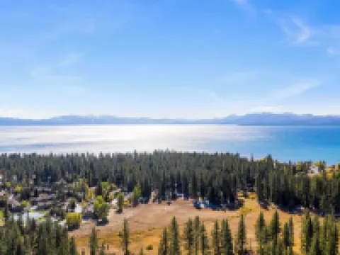 Pinegrove by AvantStay Beautiful Villas Condo Just Outside Tahoe City Hotels in Dollar Point