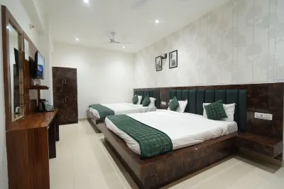 Hotel Hari Kripa Dham Near Prem Mandir Vrindavan Отели рядом с достопримечательностью «Shree Radha Ras Bihari Ashta Sakhi Temple»