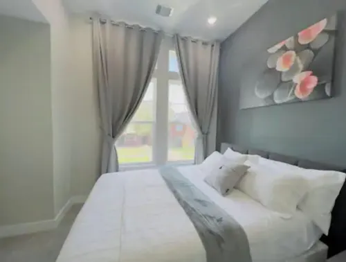 Gray Lux Hse 3BR|3.5Bath~Downtown|MedCenter|HotTub