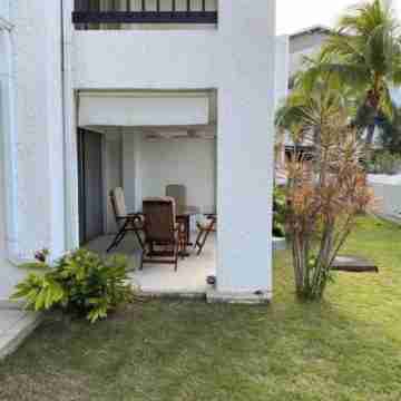 Walking distance to everything on Simpson bay area Restaurants, Beach, Nite Life Hotel Exterior