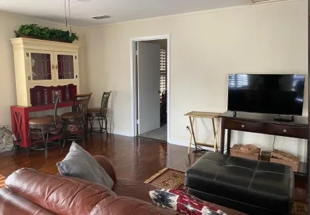 BestStays@Queen Bee Cozy for couples and small families Отели в г. Тилер