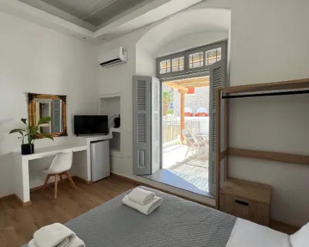 Douskos Guesthouse Hotels in Hydra
