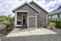 Charming Cottage with Back Porch and Open Spaces - Inviting Beach Escape