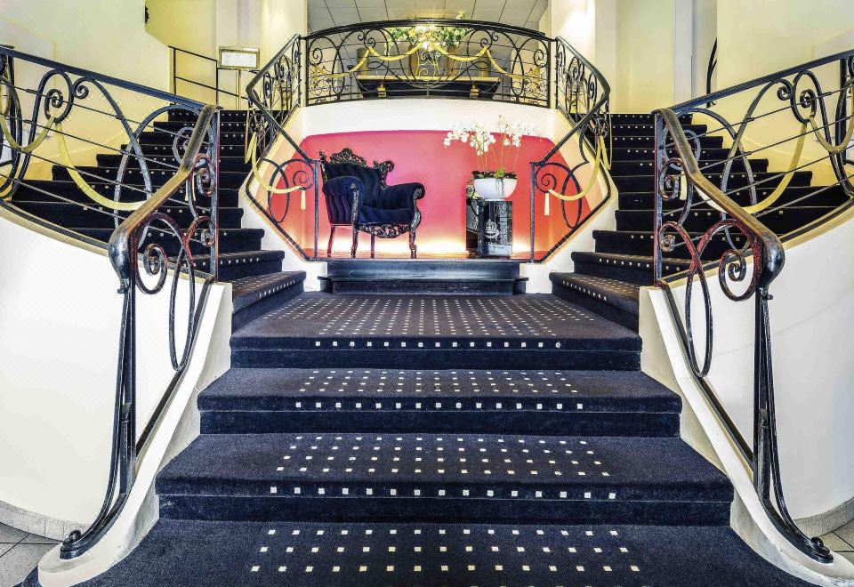 Hotel Mercure Lourdes Imperial Over view