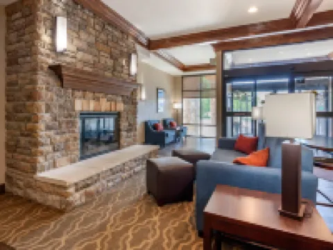 Comfort Suites Hotels in Oshkosh
