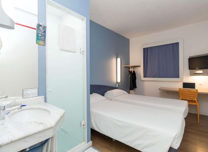 宜必思快捷庫裡提巴中心飯店