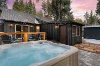 Westlake Cabin by Avantstay Hot Tub, Near Skiing, Walk to Restaurants & Lake!