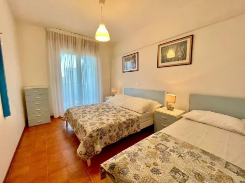 Seafront Apartment with Pool - Homestays