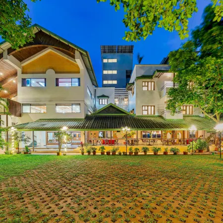 Hotel Woodland