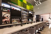 Portland Sheraton at Sable Oaks - bar
