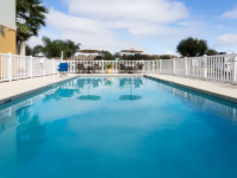 Holiday Inn Express & Suites TAVARES - LEESBURG by IHG Hotels in Lake County