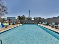 Holiday Inn Express & Suites IRVING CONV CTR - LAS COLINAS by IHG Hotels near Zero Gravity Amusement Park