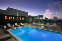 SpringHill Suites at Anaheim Resort/Convention Center - Rooftop Pools