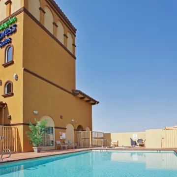 Holiday Inn Express & Suites WILLOWS by IHG