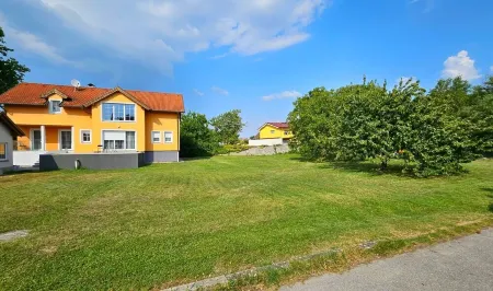 Idyllic vacation home in Parndorf Отели рядом с достопримечательностью «Dinoland»