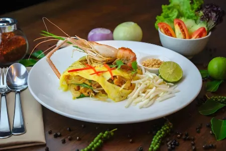 U- Homehotel Nakhonpanom Отели рядом с достопримечательностью «Wat Phra in Plaeng»