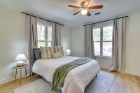 Centrally Located Home ~ Steps to Oxford Square! - 3-نجوم