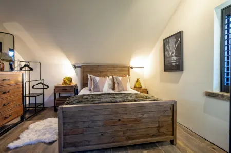 The Holt York-Charming York House with 3 Bedrooms Отели рядом с достопримечательностью «Йоркский университет»