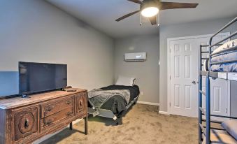 1/2 Mi to Beach: Convenient Retreat in Galveston!