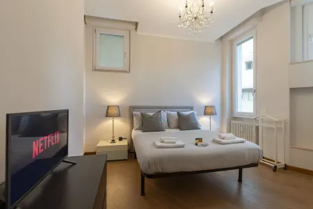 [Elegant Lawn Escape 1] Your Gateway to Florence