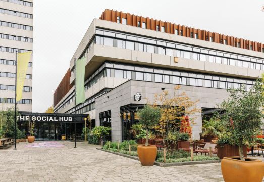 더 스튜던트 호텔 암스테르담 시티의 세련된 객실 내부