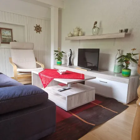 Gemutliches Ferienhaus Mit Pool in Blankenburg