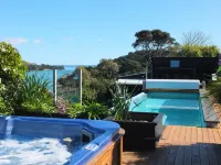 Le Chalet Waiheke Apartments - Sea View