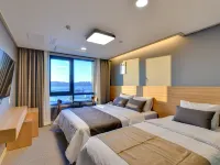 Full Moon Hotel Отели рядом с достопримечательностью «Набережная Вольмидо»