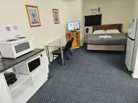 Warrnambool Motel and Holiday Park - balcony
