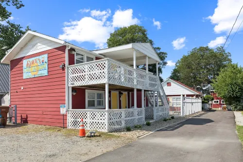 Dave's Last Resort Poolside - Long Stay Discount - Comforting Cabin 2 1 Bedroom Hotel Room Hotels in Union Township