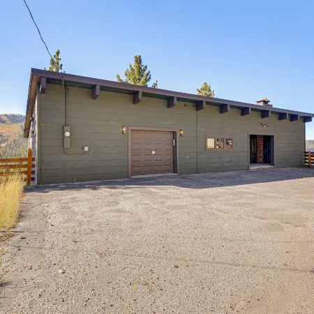 Endless Mtn Views! Group Ski Lodge at Sugar Bowl