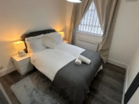 Apartment - Sleeps 6 - City Base - District Line Hotels in Dagenham