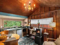 Volcano Artist Cottage Hotels in Volcano