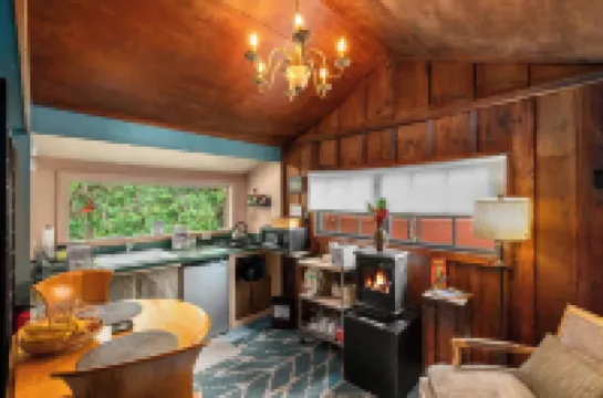 Volcano Artist Cottage