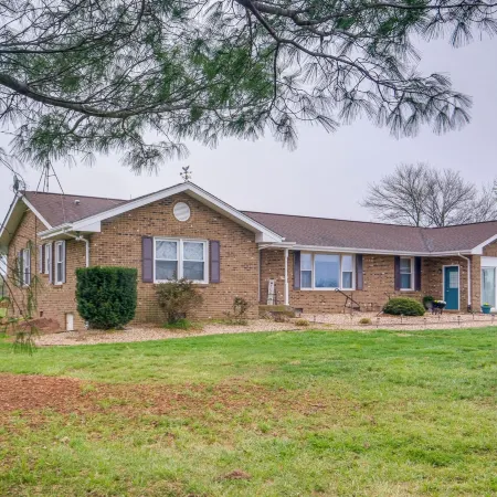 Deck & Pasture Views! Bealeton Farmhouse Escape