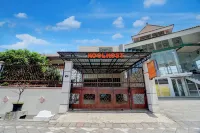 OYO 94899 Homestay Syariah Near Upn - Wifi
