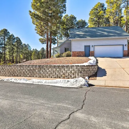 1 Mi to Nau: High-Country Home w/ Gorgeous Views!