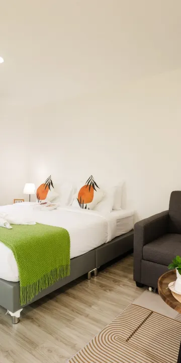 ห้องหรู 1 เตียงคิงไซส์พร้อมโซฟาเบด และระเบียง