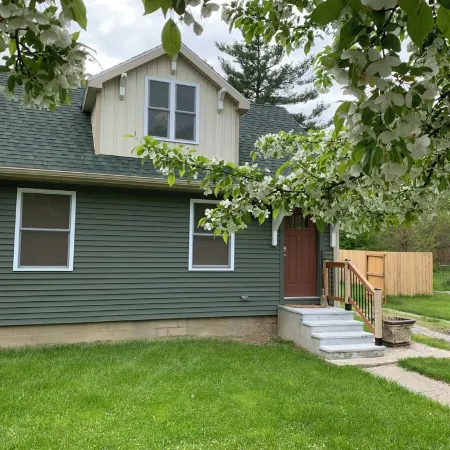 Park Right by Your Door -1 BR, 1 Bath, Full Kitchen, 1st Floor Laundry.