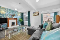 Cozy 3 bedroom house with free parking and near hospital