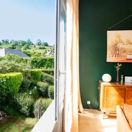 Elegant 2 Bedroom Triplex with Parking Honfleur